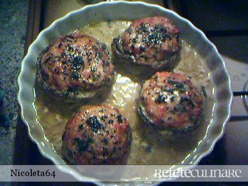 Ciuperci umplute cu carne