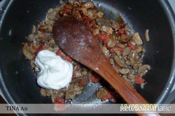 Mamaliguta Umpluta cu Ciuperci