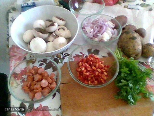 Mancarica de Legume cu Carnati Picanti