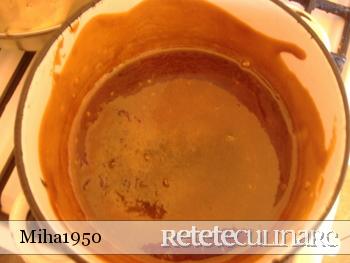 Budinca de Orez cu Mere, Caramel si Frisca