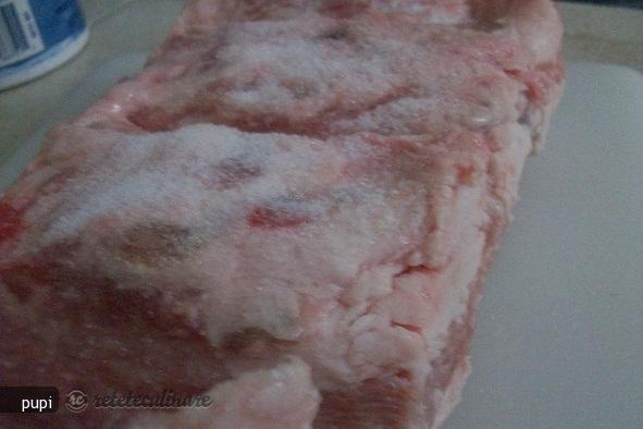 Slanina Fiarta cu Boia si Usturoi
