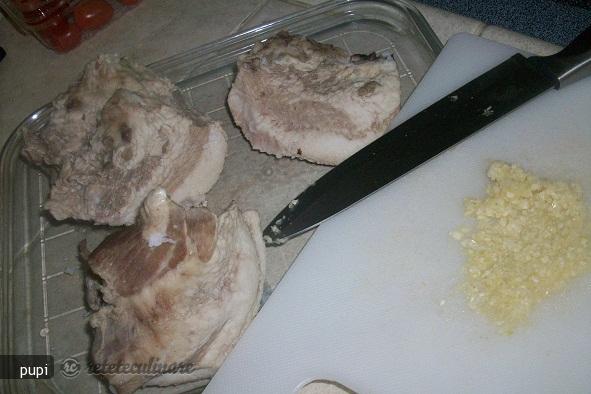 Slanina Fiarta cu Boia si Usturoi