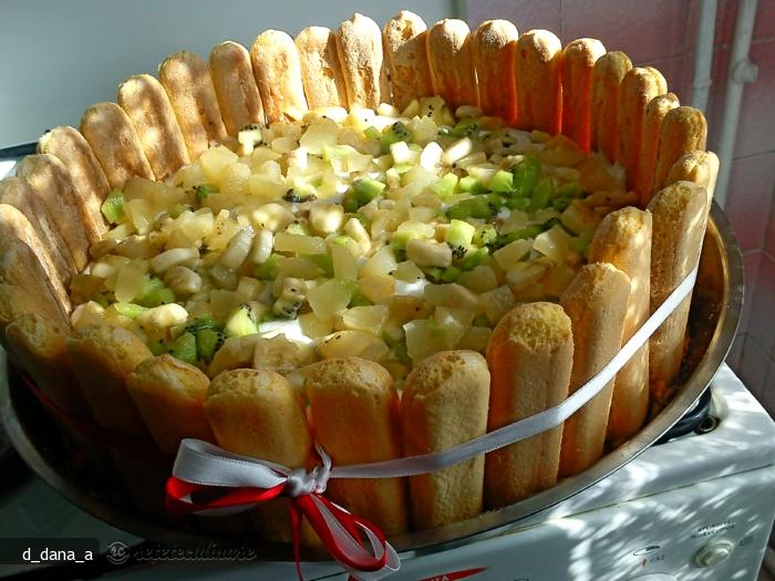 Tort Festiv cu Iaurt