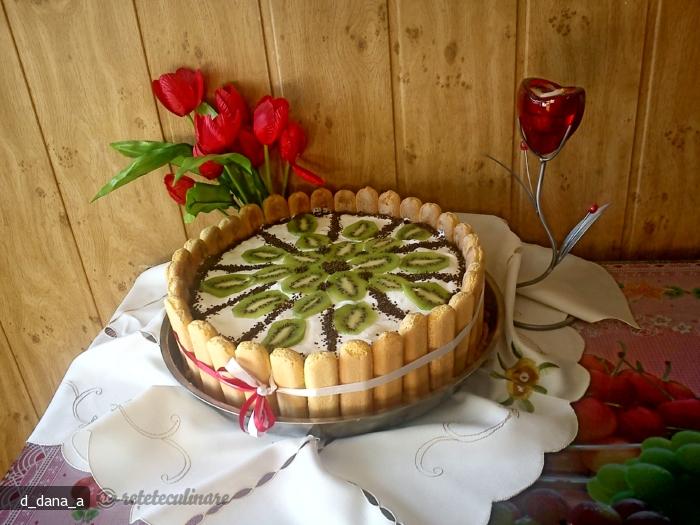 Tort Festiv cu Iaurt