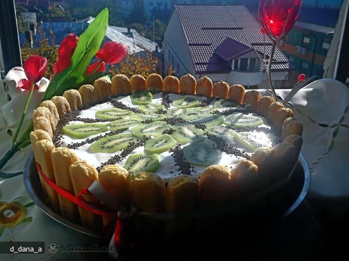 Tort Festiv cu Iaurt