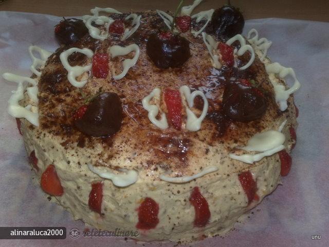 Tort cu Capsuni si Migdale