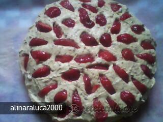 Tort cu Capsuni si Migdale
