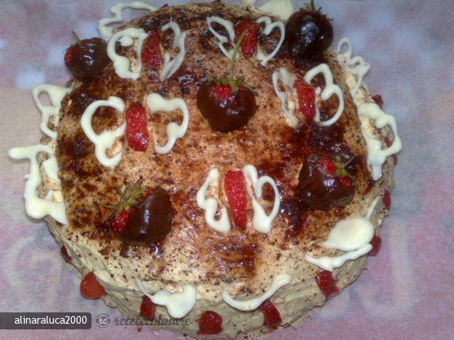 Tort cu Capsuni si Migdale