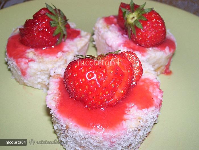 Rulada de Ricotta cu Biscuiti, Cocos si Capsuni