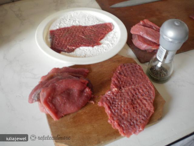 Snitele de Vita cu Usturoi si Ardei Copti