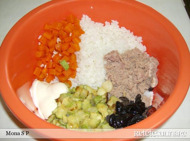 Salata de ton cu orez si legume