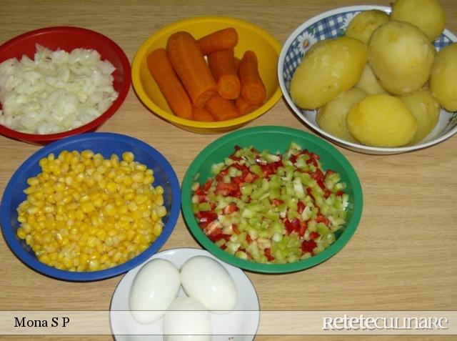 Salata de cartofi cu legume si porumb