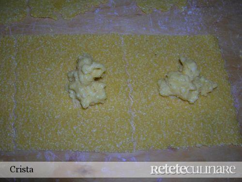 Cappelletti umpluti cu brinza - in supa