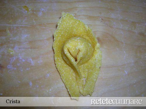 Cappelletti umpluti cu brinza - in supa