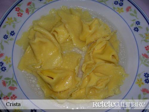 Cappelletti umpluti cu brinza - in supa