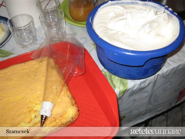 Tort cu crema suhaida