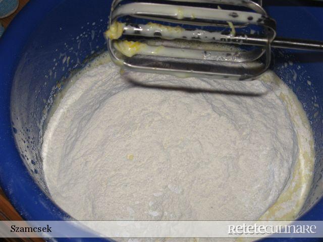 Briose cu visine (sau orice fruct)