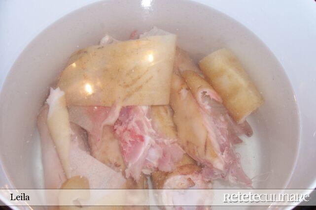 Racituri pe unghii si soric de porc