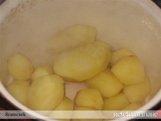 Cartofi cu sos la cuptor