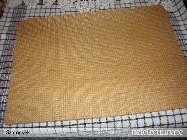 Salam de biscuiţi reţetă cu foi de napolitană