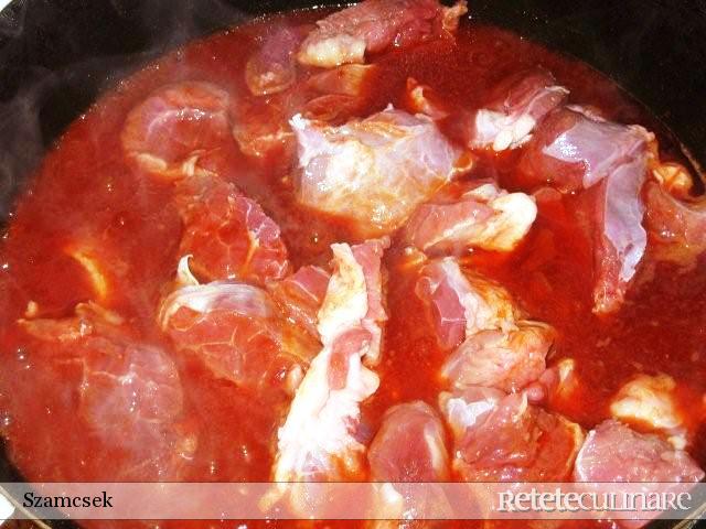 Tocanita de vitel in sos de vin si cartofi