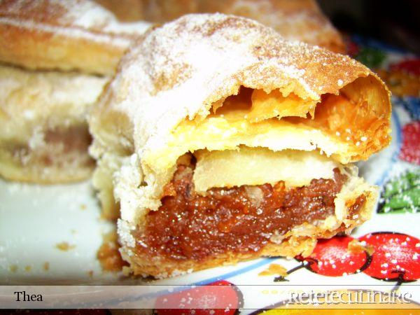 Rulada cu blat de malai si umplutura de cascaval cu smantana