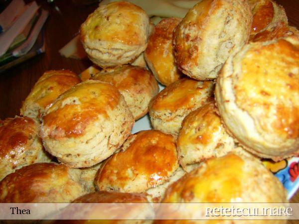 Rulada cu blat de malai si umplutura de cascaval cu smantana