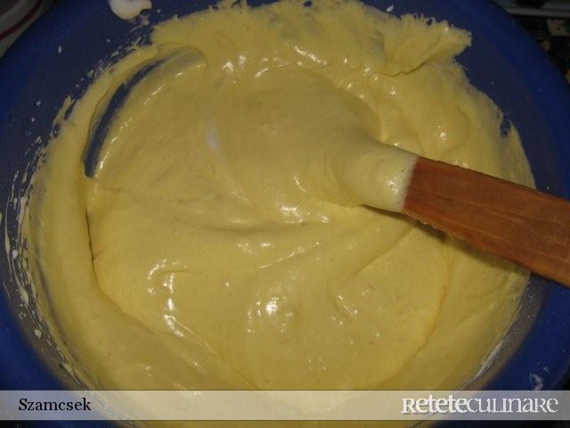 Tort `Cos cu Flori`