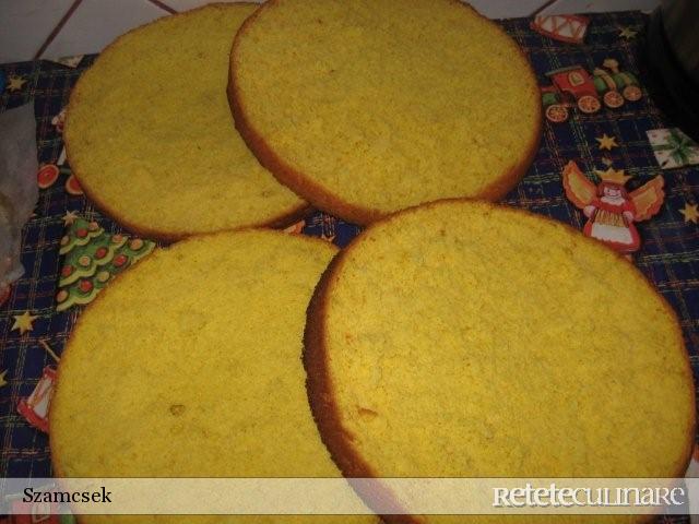 Tort `Cos cu Flori`