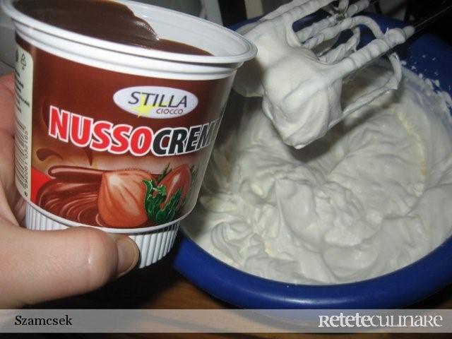 Tort `Cos cu Flori`
