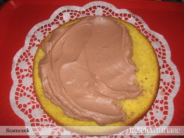 Tort `Cos cu Flori`
