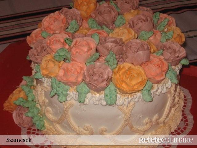 Tort `Cos cu Flori`