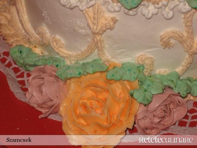 Tort `Cos cu Flori`