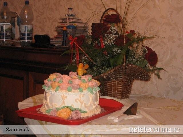 Tort `Cos cu Flori`