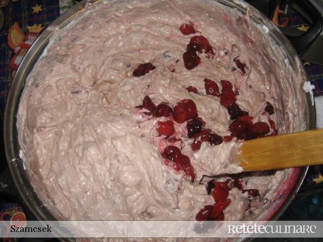 Tort Cu Ciocolata Si Visine