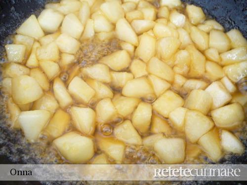 Strudel cu pere si crema
