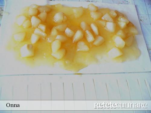 Strudel cu pere si crema