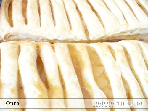 Strudel cu pere si crema