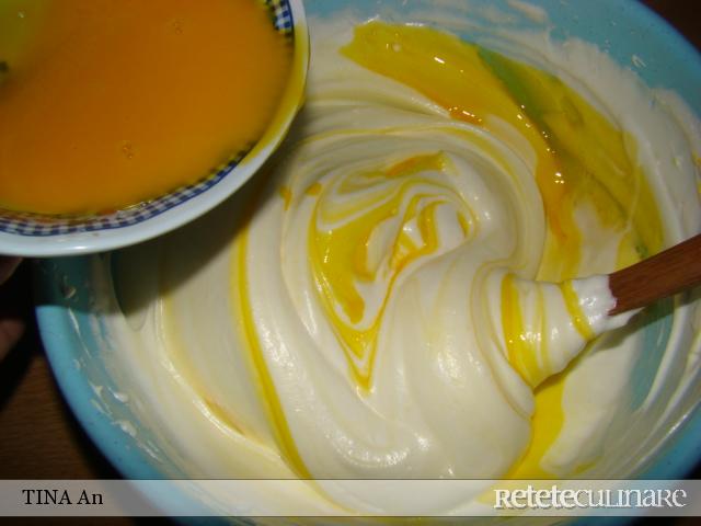 Prajitura cu nuca si crema de budinca
