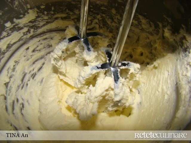 Prajitura cu nuca si crema de budinca