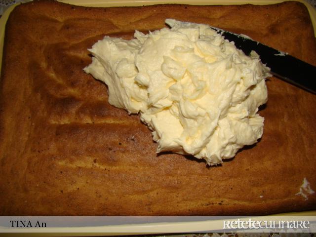 Prajitura cu nuca si crema de budinca