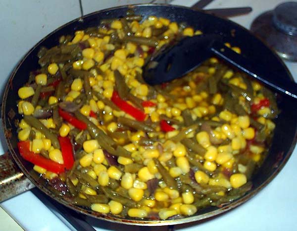 Pulpe De Pui Cu Porumb Si Ardei Gras