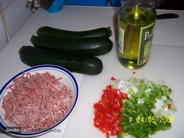 Spaghete De Dovlecei Cu Carne