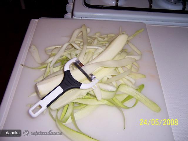 Spaghete De Dovlecei Cu Carne