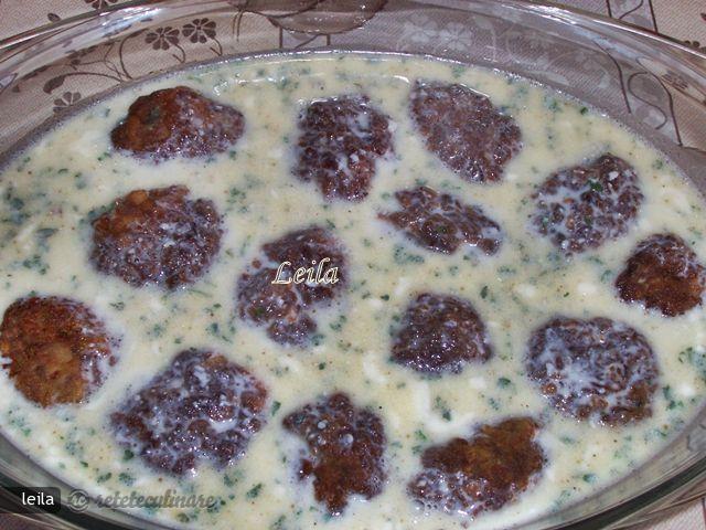 Chiftelute In Sos Bechamel