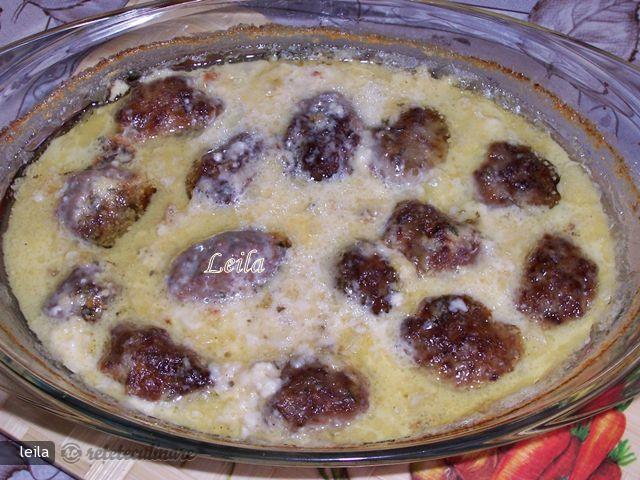 Chiftelute In Sos Bechamel