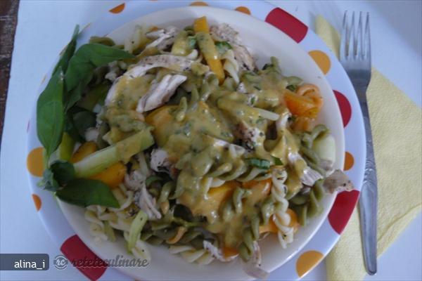 Salata De Pui Cu Caise