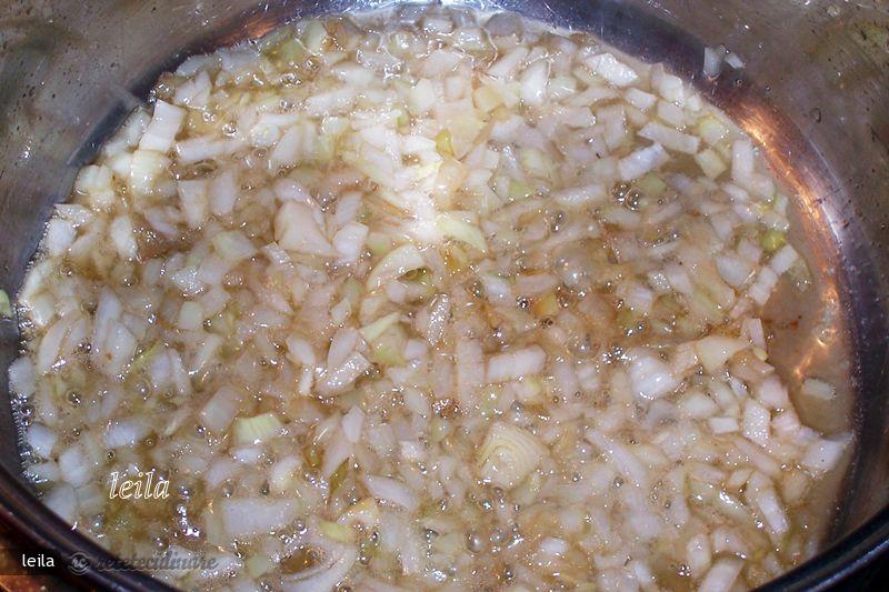 Varza Calita cu Carnati Afumati si Mamaliga
