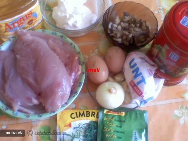 Piept de Pui Umplut cu Ciuperci si Sos de Vin Rosu