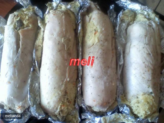 Piept de Pui Umplut cu Ciuperci si Sos de Vin Rosu